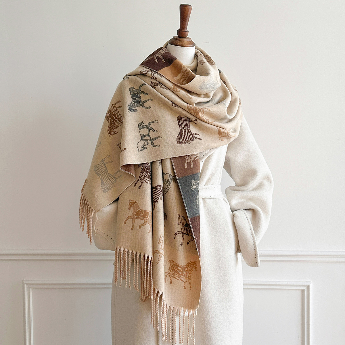 Woven Scarf Blanket - Kışlık Eşarp, Kadınlar İçin Lüks At