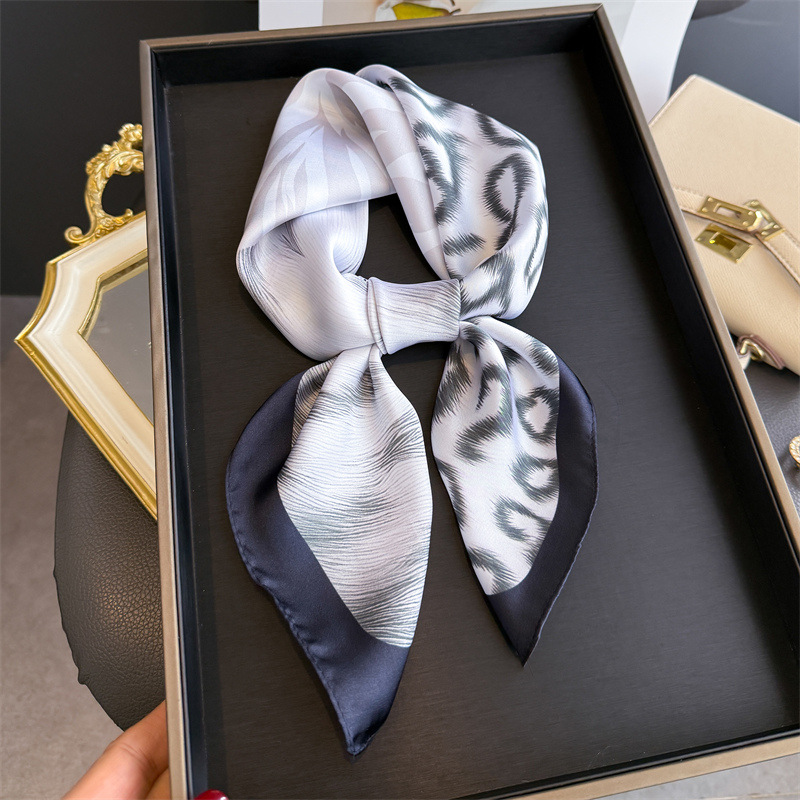 Lüks Kadın Kare Eşarp İpek Leo - Scarf Silk Square incelemesi ve fiyatı