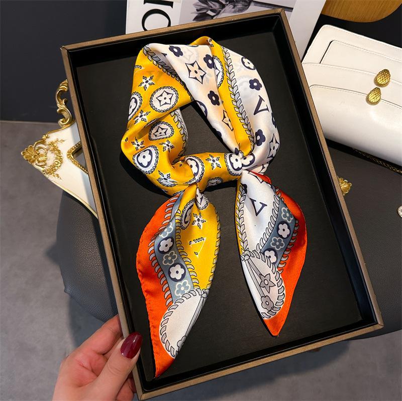 Kadınlar için 70 cm Kare Eşarp - Scarf Silk Square incelemesi ve fiyatı